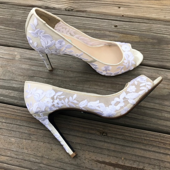 Betsey Johnson Women Heels Shoes Peep Toe White - Picture 7 of 8